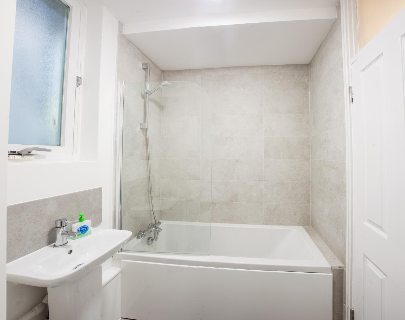 			2 Bedroom, 1 bath, 1 reception Apartment			 Priory Road, WEST HAMPSTEAD